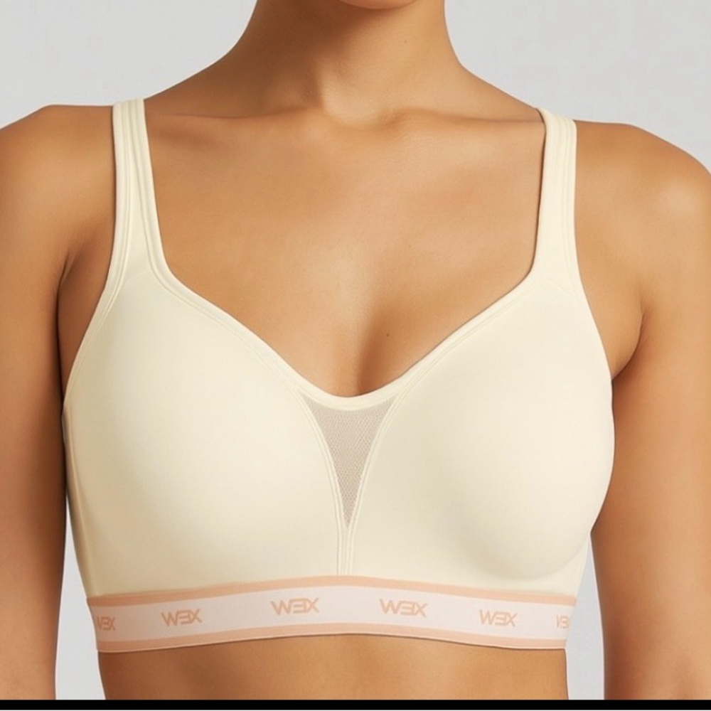 Wonderbra Cream Smooth Sport Bra 75A—34A US.
(E2)✨